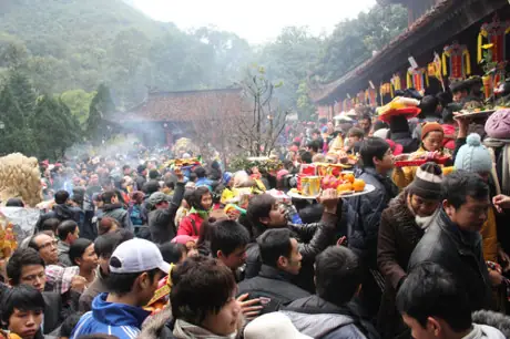 Đi Lễ Chùa, Đền, Phủ Đầu Năm Thế Nào Cho Đúng?