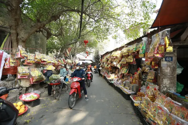 Giá Cá Chép Cúng Ông Táo Năm 2026: Thực Trạng Và Những Lưu Ý Quan Trọng Cho Người Mua