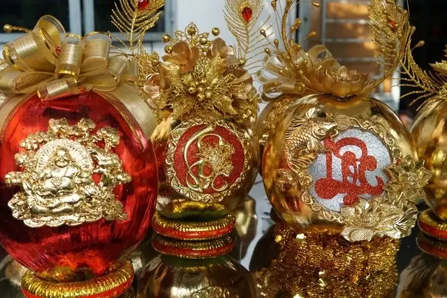 Dừa Dát Vàng Giá Lên Đến 650.000 Đồng/cặp, Làm Không Kịp Bán Ở ...