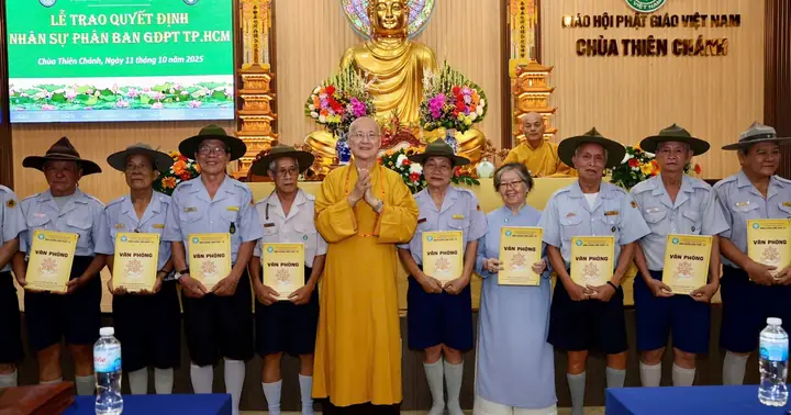 Trao Quyết Định Nhân Sự Phân Ban Gia Đình Phật Tử Tp.hcm | Giác ...