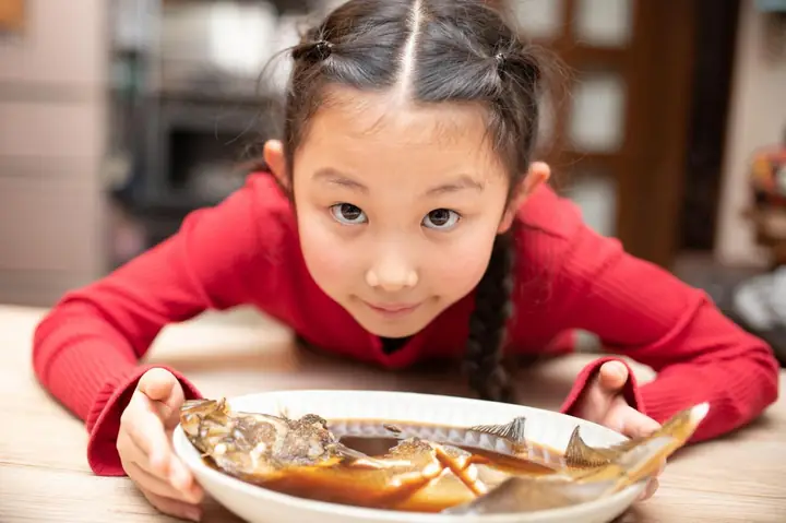 Giải Mã Giấc Mơ Ăn Cá: Điềm Báo Gì Và Những Con Số May Mắn Ẩn Chứa