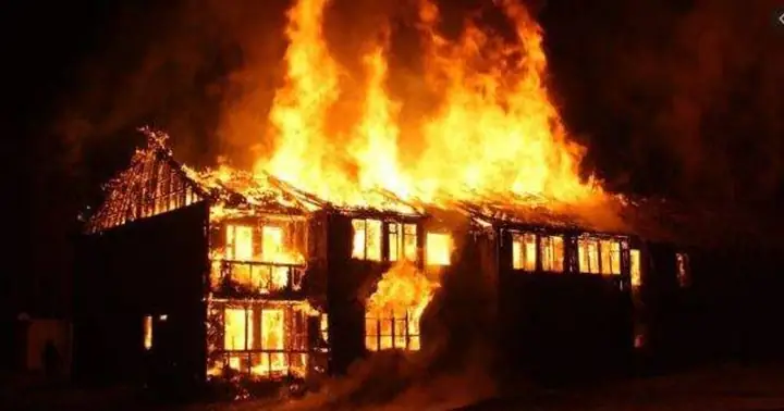 Giải Mã Giấc Mơ Bị Cháy Tòa Nhà: Những Điềm Báo Và Ý Nghĩa Tâm Linh