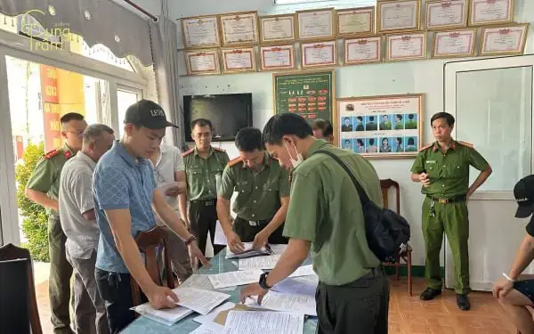 Giải Mã Giấc Mơ Bị Công An Bắt Xe: Điềm Báo Hay Chỉ Là Sự Lo Lắng?