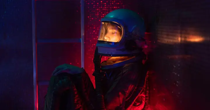 Giải Mã Giấc Mơ Thấy Bóng Đè: Từ Khoa Học Đến Tâm Linh Và Cách Vượt Qua