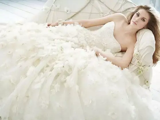 Giải Mã Giấc Mơ Thấy Người Khác Làm Cô Dâu: Tâm Linh, Tâm Lý & Con Số