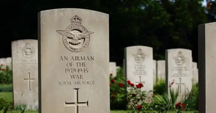 Giải Mã Giấc Mơ Đào Mộ Người Chết: Những Điềm Báo Và Ý Nghĩa Tâm Linh Sâu Sắc