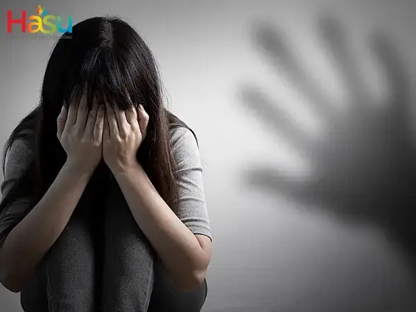 Giải Mã Giấc Mơ Thấy Bạn Đi Tù: Ý Nghĩa Tâm Lý, Điềm Báo & Con Số May Mắn