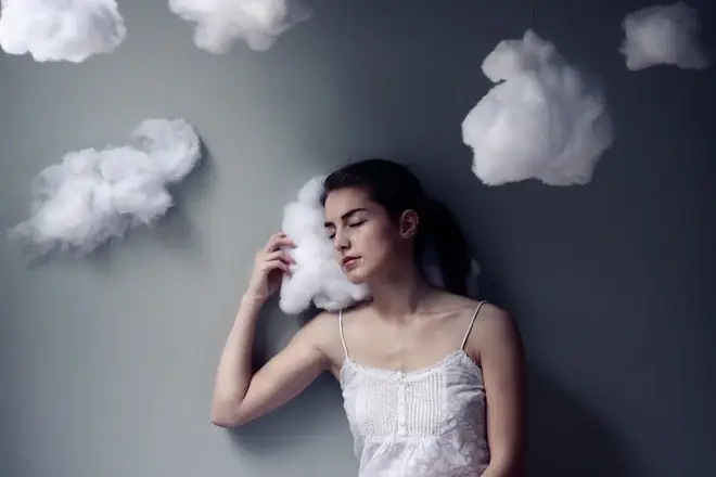 Giải Mã Giấc Mơ Thấy Bạn Cũ: Những Điềm Báo Và Ý Nghĩa Tâm Linh Sâu Sắc