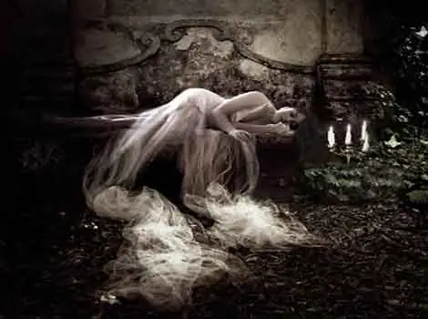 Giải Mã Giấc Mơ Ma Đuổi: Điềm Báo Hay Chỉ Là Sự Phản Ánh Của Tâm Lý?