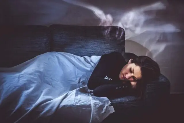 Giải Mã Giấc Mơ Thấy Người Chết: Điềm Báo Gì Và Con Số May Mắn