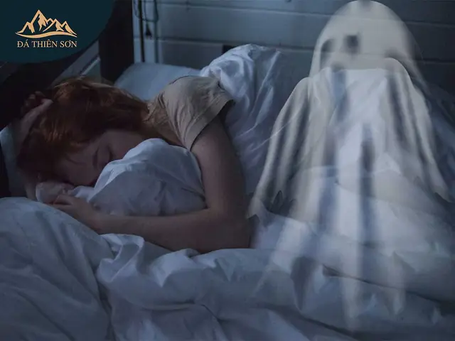 Giải Mã Giấc Mơ Người Chết Sống Lại: Thông Điệp Từ Tiềm Thức Hay Điềm Báo Tâm Linh?