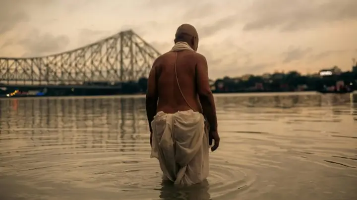 Giải Mã Giấc Mơ Thấy Lội Nước: Thông Điệp Từ Tiềm Thức Và Những Con Số May Mắn