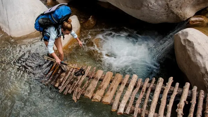 Giải Mã Giấc Mơ Thấy Lội Nước: Thông Điệp Từ Tiềm Thức Và Những Con Số May Mắn
