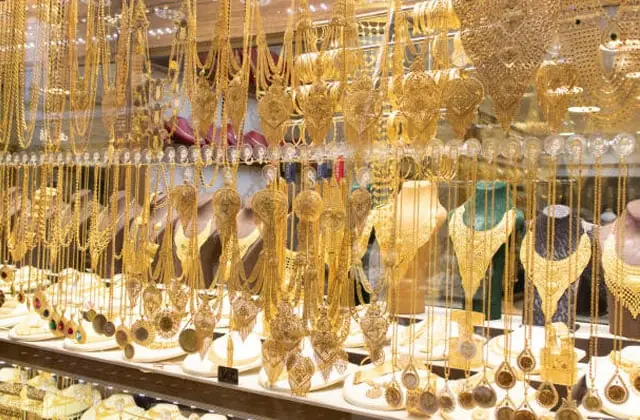 Giải Mã Giấc Mơ Thấy Dây Chuyền Vàng: Điềm Báo Hay Ngụ Ý Tâm Linh?