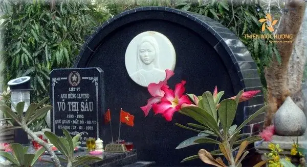 Giải Mã Giấc Mơ Thấy Đi Qua Nghĩa Địa: Ý Nghĩa Và Những Điềm Báo Bạn Cần Biết