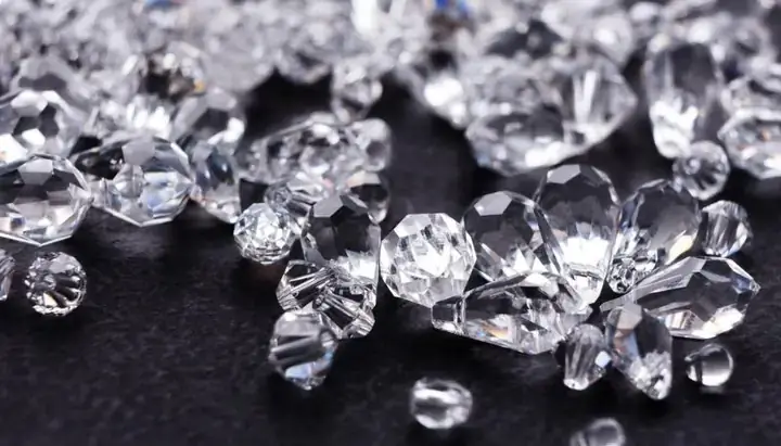 Giải Mã Giấc Mơ Thấy Được Tặng Nhẫn Kim Cương: Chi Tiết Ý Nghĩa Và Các Con Số May Mắn