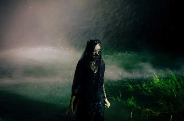 Giải Mã Giấc Mơ Thấy Người Đã Chết: Điềm Báo Và Ý Nghĩa Tâm Linh Sâu Sắc