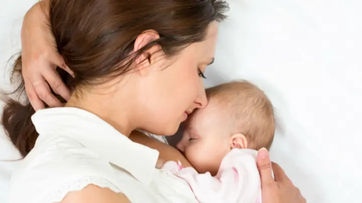 Giải Mã Giấc Mơ Thấy Người Khác Bú Vú Mình: Ý Nghĩa Tâm Lý Và Những Thông Điệp Ẩn Sau