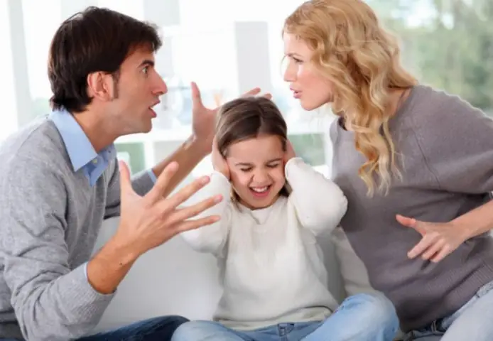 Giải Mã Giấc Mơ Thấy Người Khác Ngoại Tình: Điềm Báo Hay Phản Ánh Thực Tại?