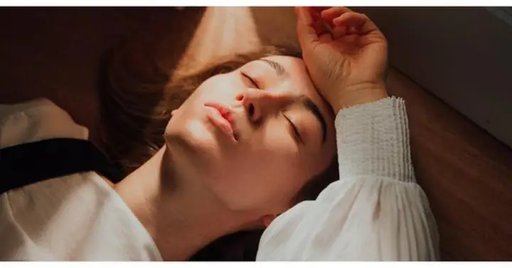 Giải Mã Giấc Mơ Thấy Người Khác Ngoại Tình: Điềm Báo Hay Phản Ánh Thực Tại?