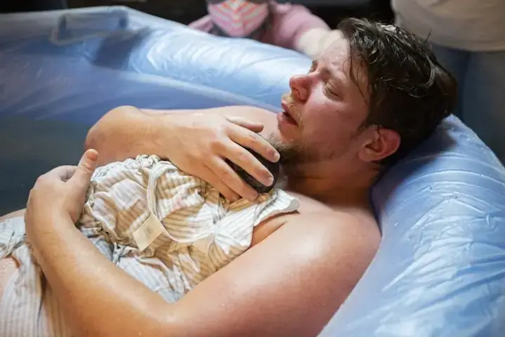 Giải Mã Giấc Mơ Thấy Người Khác Sinh Em Bé: Thông Điệp Từ Tiềm Thức Của Bạn