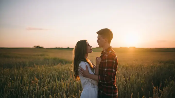 Giải Mã Giấc Mơ Thấy Người Yêu: 15 Điềm Báo Phổ Biến Và Ý Nghĩa Đằng Sau