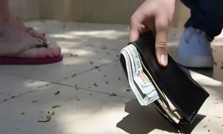 Giải Mã Giấc Mơ Thấy Nhặt Được Tiền: Điềm Báo Hay Tâm Lý?