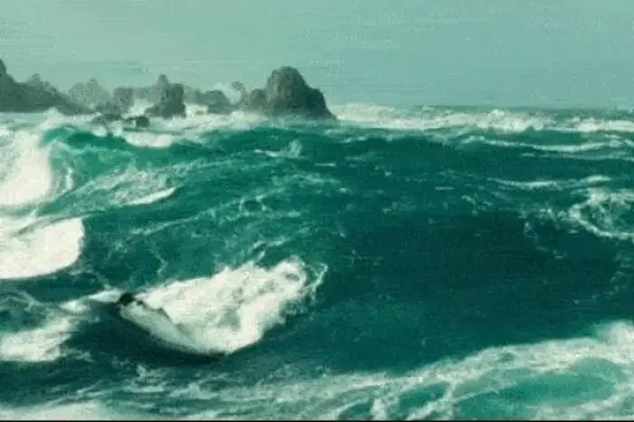 Giải Mã Giấc Mơ Thấy Sóng Biển Lớn: Điềm Báo Gì Và Con Số May Mắn?