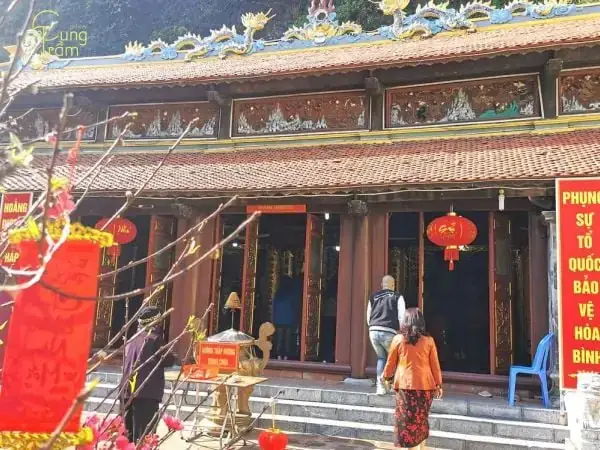 Giải Mã Giấc Mơ Thấy Thắp Hương: Điềm Báo Tâm Linh & Ý Nghĩa Thực Tiễn