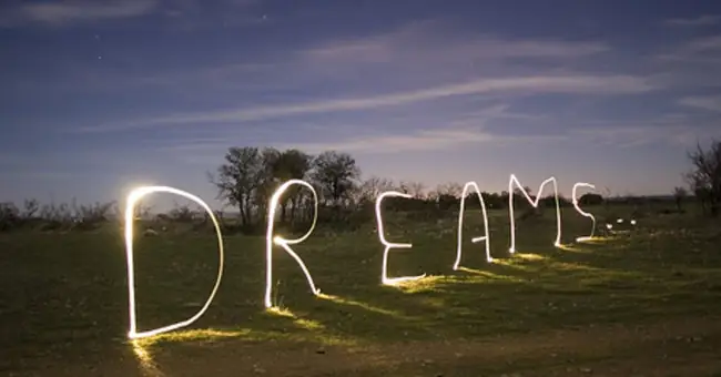 Giải Mã Ý Nghĩa Giấc Mơ Trượt Xầu Thang