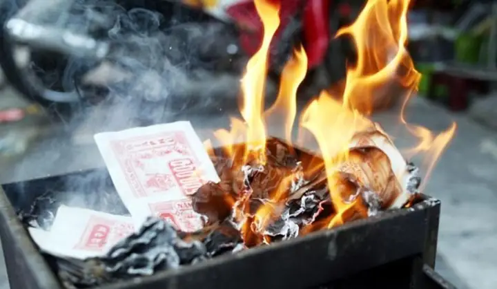 Giấy Tiền Vàng Bạc Cúng Giao Thừa: Ý Nghĩa Và Những Điều Cần Biết