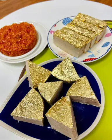 Nhiều Người Tò Mò Về Món Giò Chả Dát Vàng Đang Gây "sốt" Trong Ngày Vía Thần Tài Năm Nay.