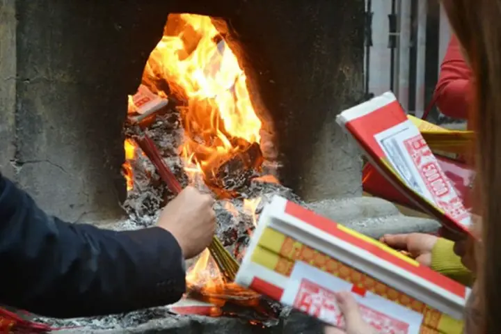 Giờ Đẹp Làm Lễ Hóa Vàng Tết Ất Tỵ 2025 | Báo Điện Tử Tiền Phong