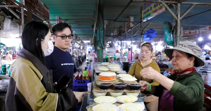 Bán Cả Ngàn Chén Chè, Đĩa Xôi Cúng Mỗi Ngày | Báo Điện Tử Tiền ...