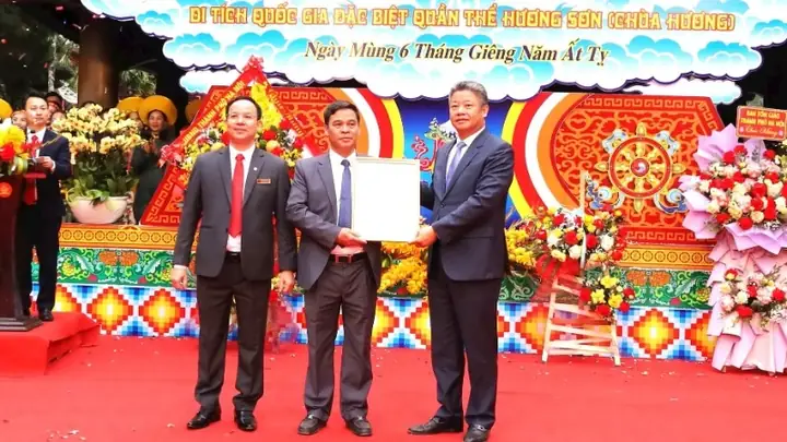 Hàng Chục Nghìn Người Dự Khai Mạc Lễ Hội Chùa Hương | Báo ...