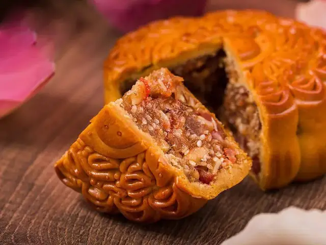 Tết Trung Thu Nhìn Từ Góc Độ Tâm Linh: Vì Sao Phải Dâng Bánh Cúng?