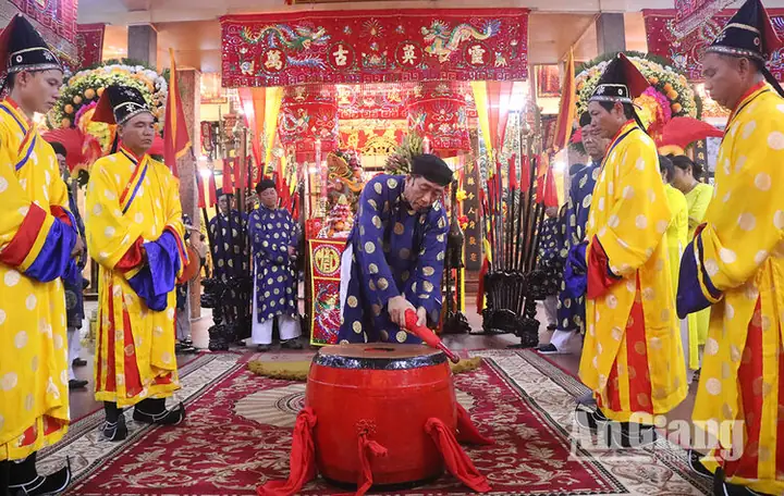 Nghi Lễ Túc Yết, Xây Chầu Trong Lễ Hội Vía Bà Chúa Xứ Núi Sam - Báo ...