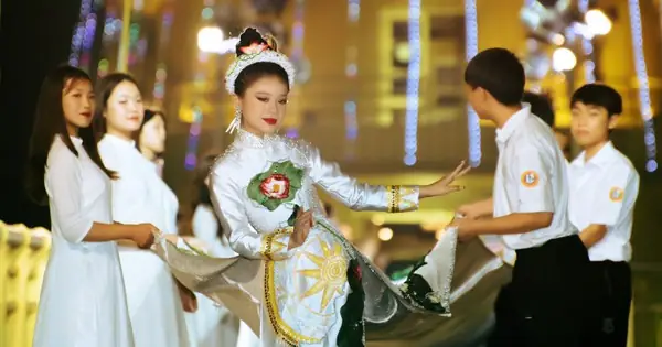 Hơn 3.000 Người Mặc Áo Dài Mừng Ngày Giỗ Tổ