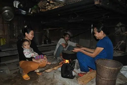 Bếp Lửa Trong Đời Sống Của Người Xơ Đăng | Báo Ảnh Dân Tộc Và ...