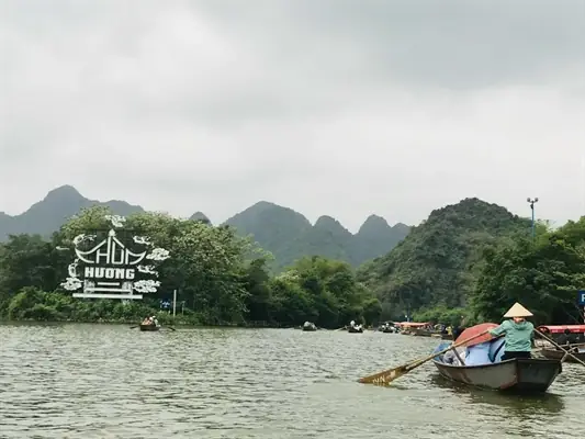 Nét Đẹp Văn Hóa Lễ Hội Chùa Hương Ngày Xưa - Trường Cán Bộ ...