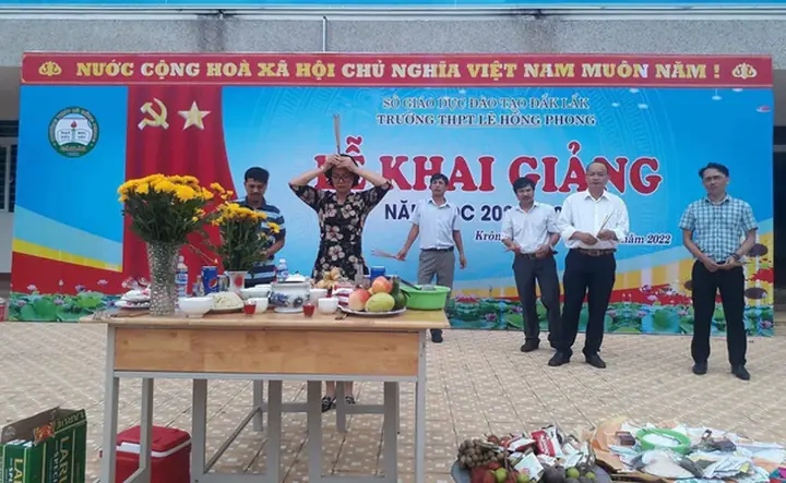 Phân Tích Và Làm Rõ Sự Thật Về Hình Ảnh 'cúng Bái' Tại Lễ Khai Giảng Ở Đắk Lắk