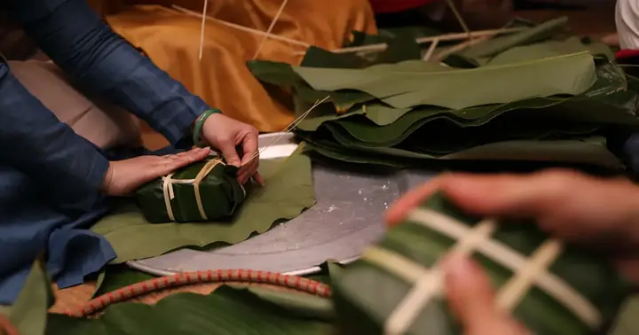 Ngày Cuối Năm, Rộn Ràng Hình Ảnh Gói Bánh Chưng Tạo Không Khí ...