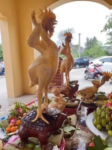 Những Con Gà Được Tạo Thế Vô Cùng Độc Đáo, Thậm Chí Đứng Được Bằng 2 Chân, Giơ 2 Chân Trước Lên Trời Khiến Người Xem Không Khỏi Ngạc Nhiên Và Trầm Trồ, Khen Ngợi.