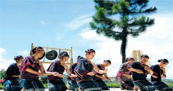 Ngọn Lửa Ấm Và Nhịp Chiêng Thiêng Giữa Tây Nguyên | Dân Tộc Và ...