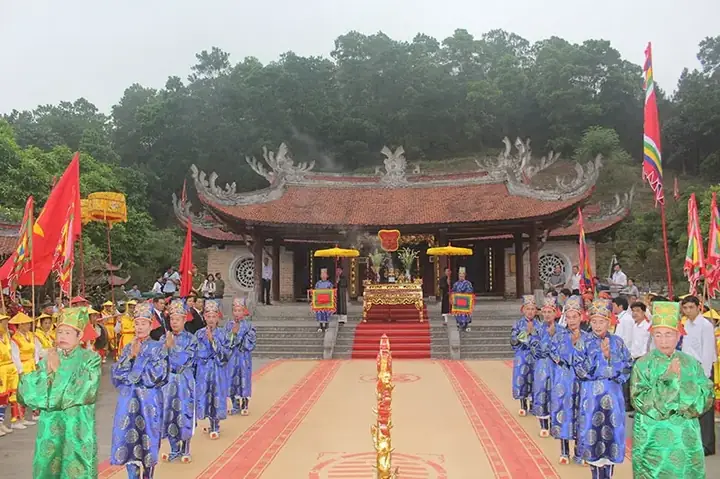 Khám Phá Ý Nghĩa Hình Ảnh Tín Ngưỡng Thờ Cúng Hùng Vương