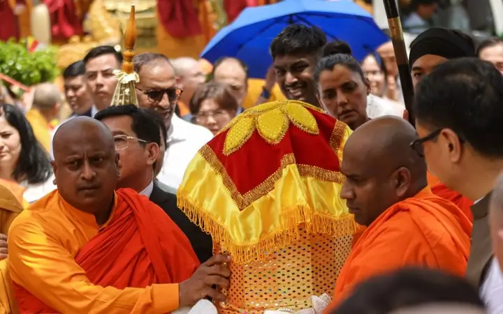 Tổng Hợp Hình Ảnh Xá Lợi Đức Phật Thích Ca Mâu Ni Tại Đại Lễ Vesak Liên Hợp Quốc 2025? Hình Ảnh Xá Lợi Đức Phật Thích Ca Mâu Ni Cận Cảnh Siêu Rõ Nét?