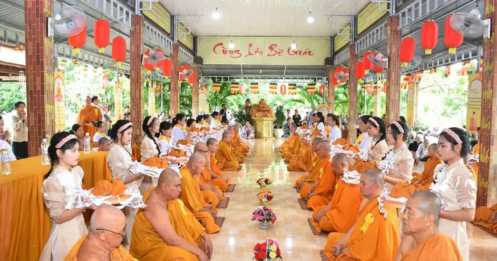 Lễ Sớt Bát, Dâng Y Ca-sa Cúng Dường Tại Các Tự Viện Nhân Mùa Vu ...