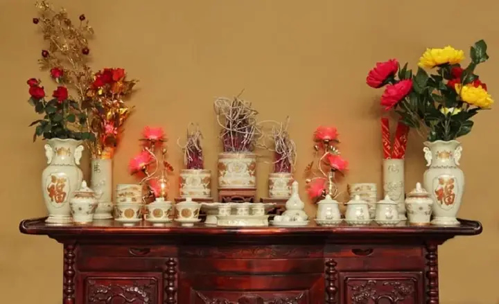 Hoa Cúng Bàn Thờ: Top 8 Loài Hoa Nên Dùng Và Những Điều Kiêng Kỵ Cần Biết