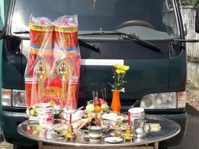 Bài Cúng Khai Trương Xe Mới Mua: Lễ Vật, Văn Khấn