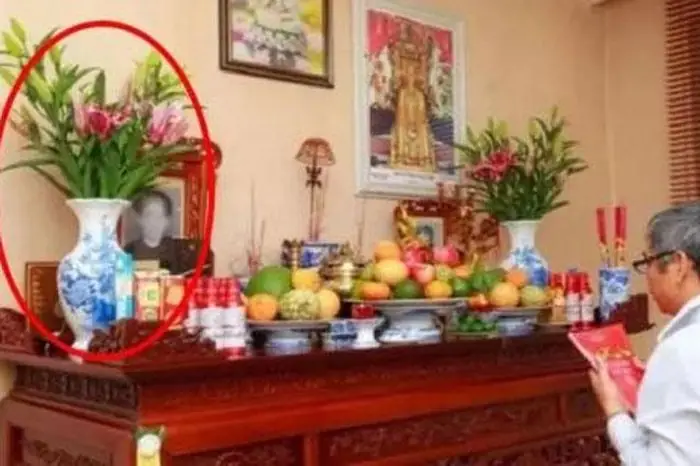 Loại Hoa Đặt Lên Bàn Thờ Tưởng Hút Lộc Nhưng Hóa Ra Mang Tội ...